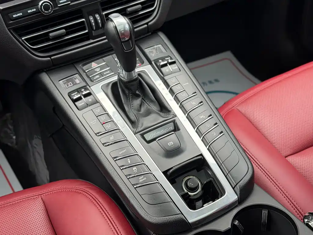Porsche Macan — миниатюра 10