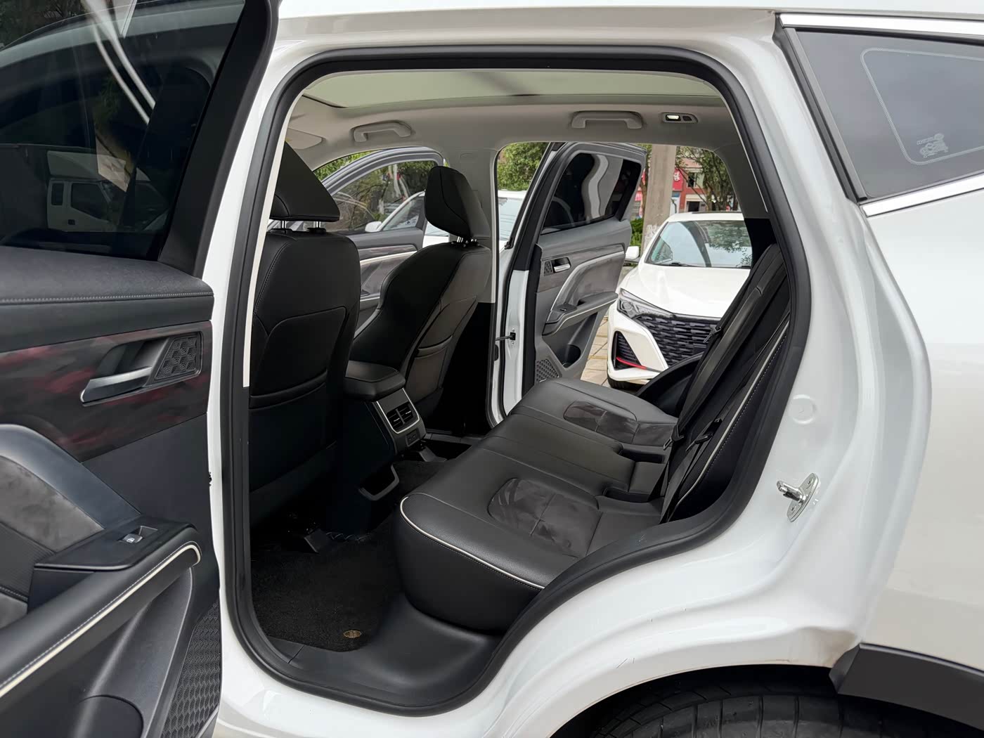 Haval Haval H6 1.5 л 2024 г. Белый, пробег 50000 км