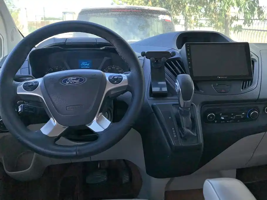 Ford Tourneo — миниатюра 12