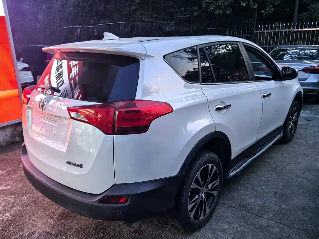 Toyota RAV4 — миниатюра 14