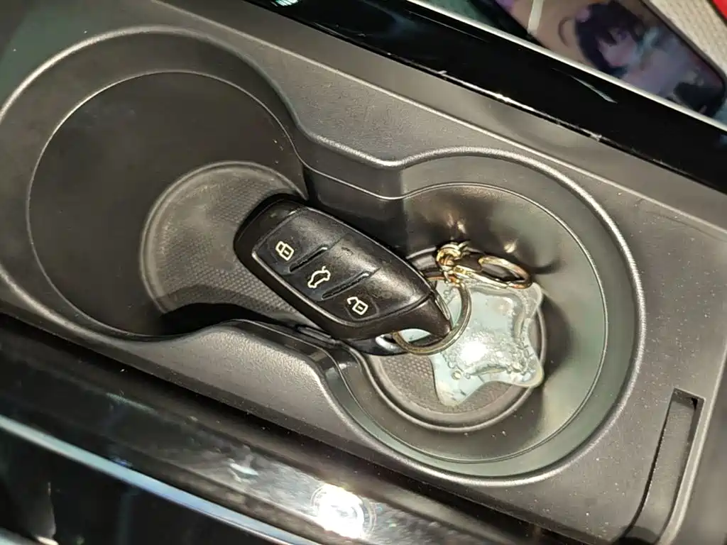 Roewe i6 MAX New Energy — миниатюра 9