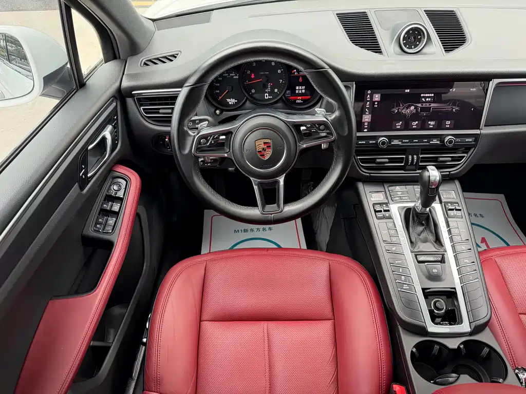 Porsche Macan — миниатюра 9