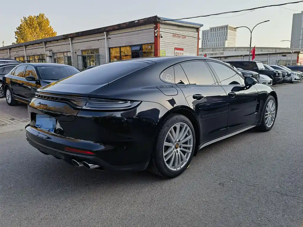 PORSCHE PANAMERA