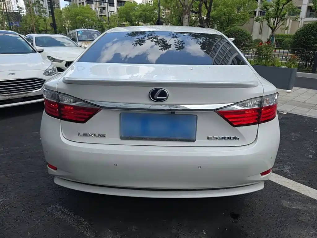 Lexus ES — миниатюра 6