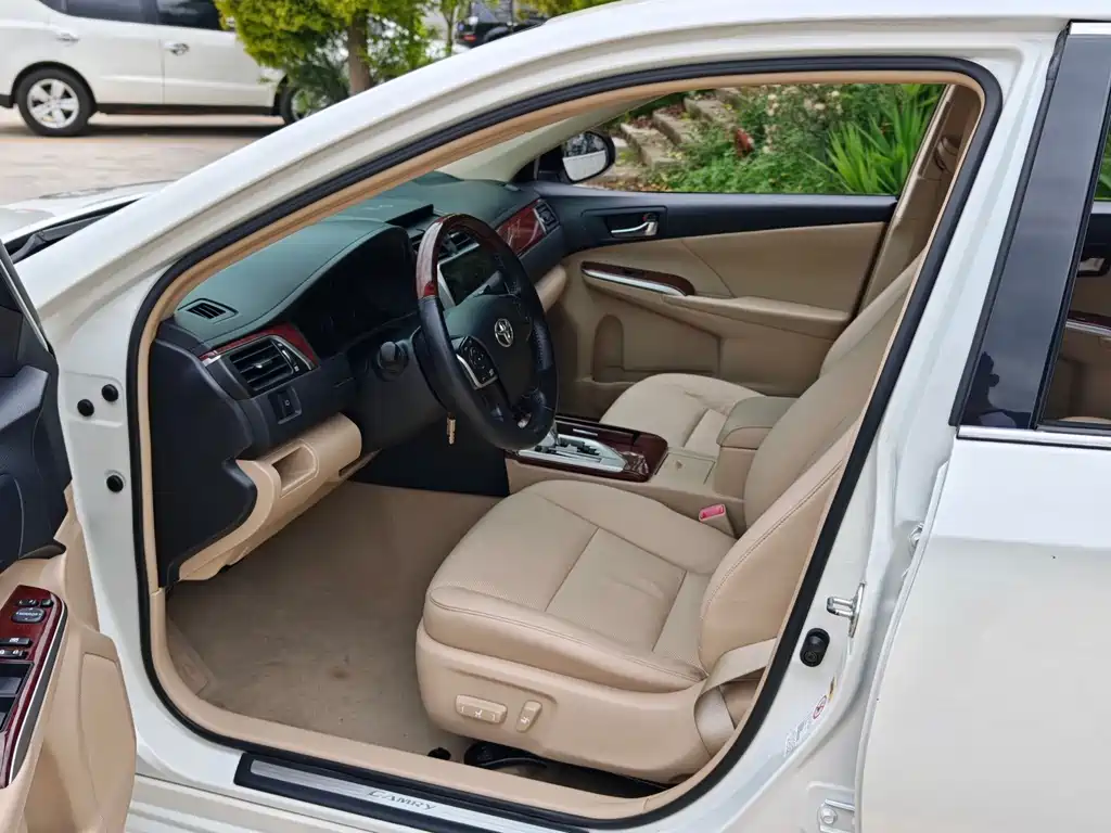 Toyota Camry — миниатюра 8