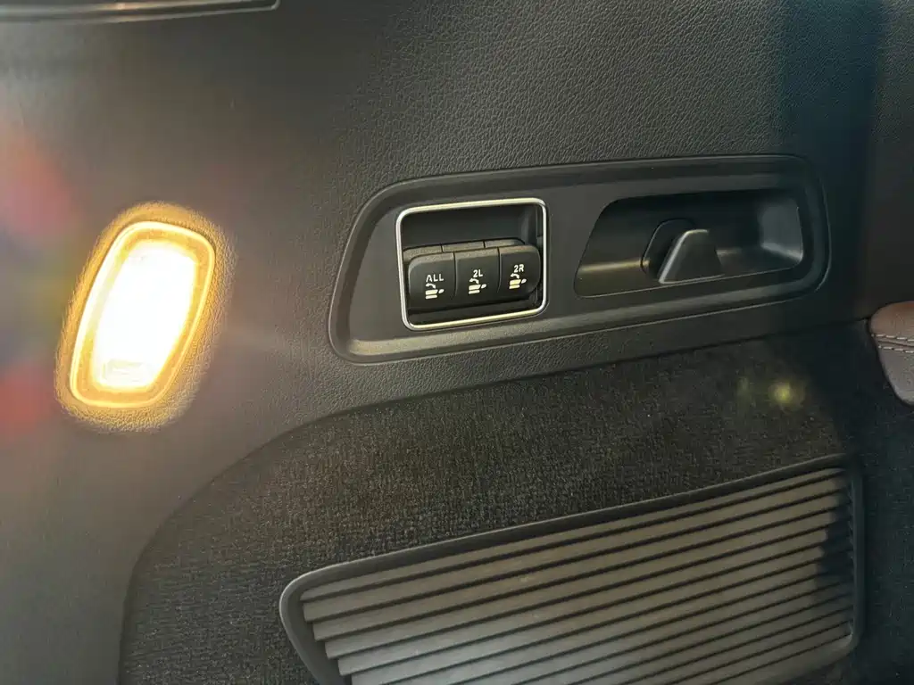 Mercedes-Benz GLS — миниатюра 22