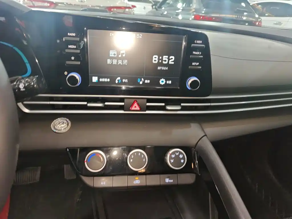 Hyundai Elantra — миниатюра 13