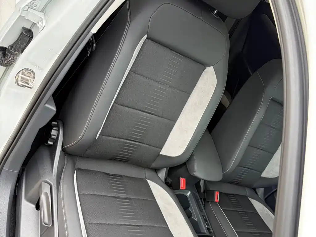 Volkswagen T-Roc — миниатюра 10
