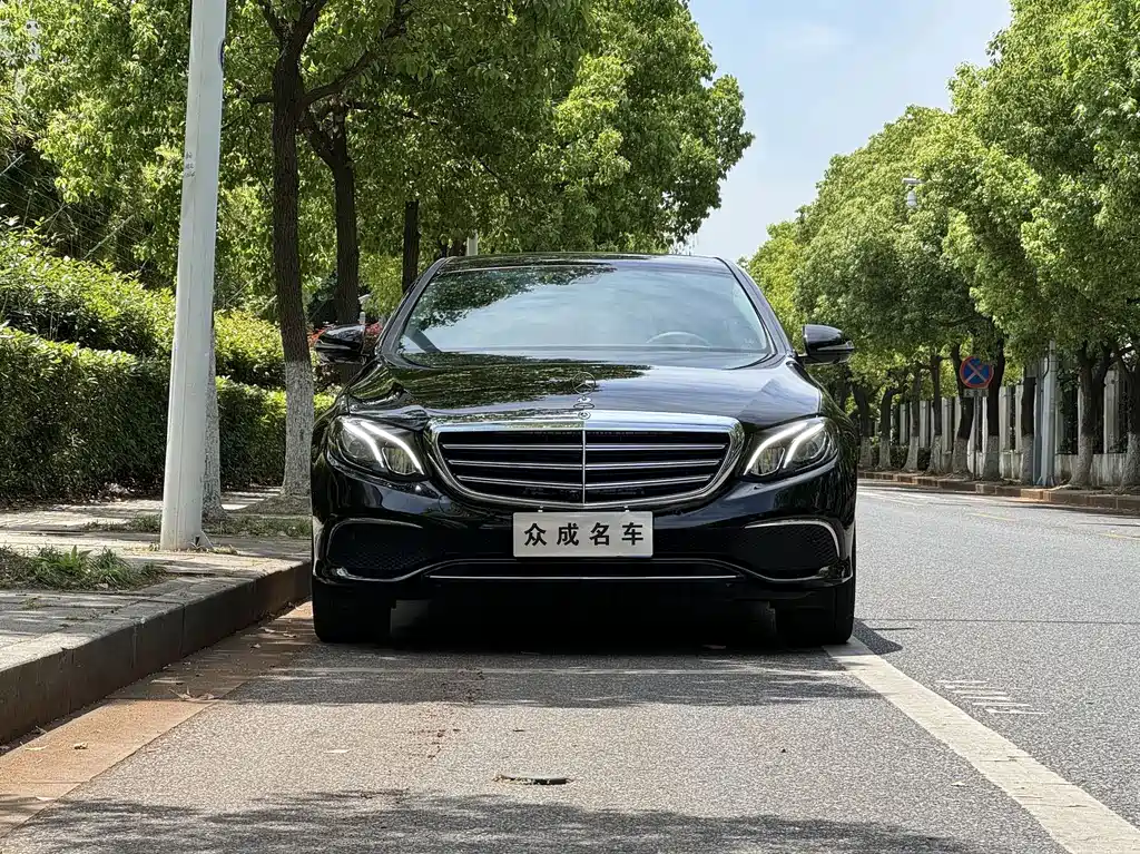 Mercedes-Benz E-Class — миниатюра 2