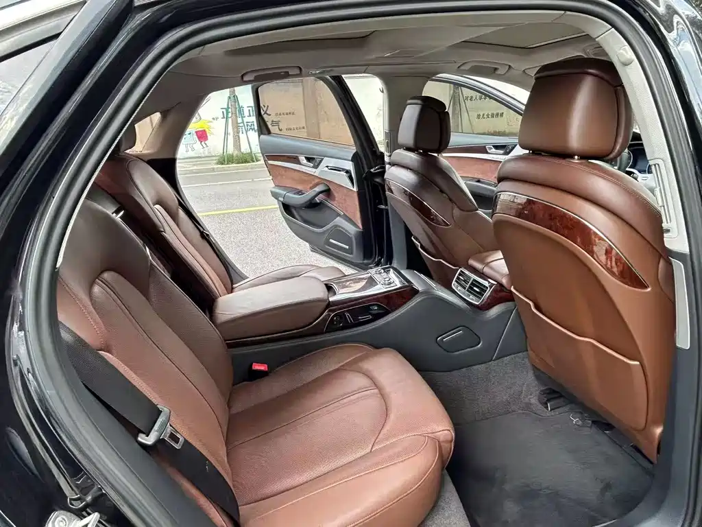 Audi A8 — миниатюра 6