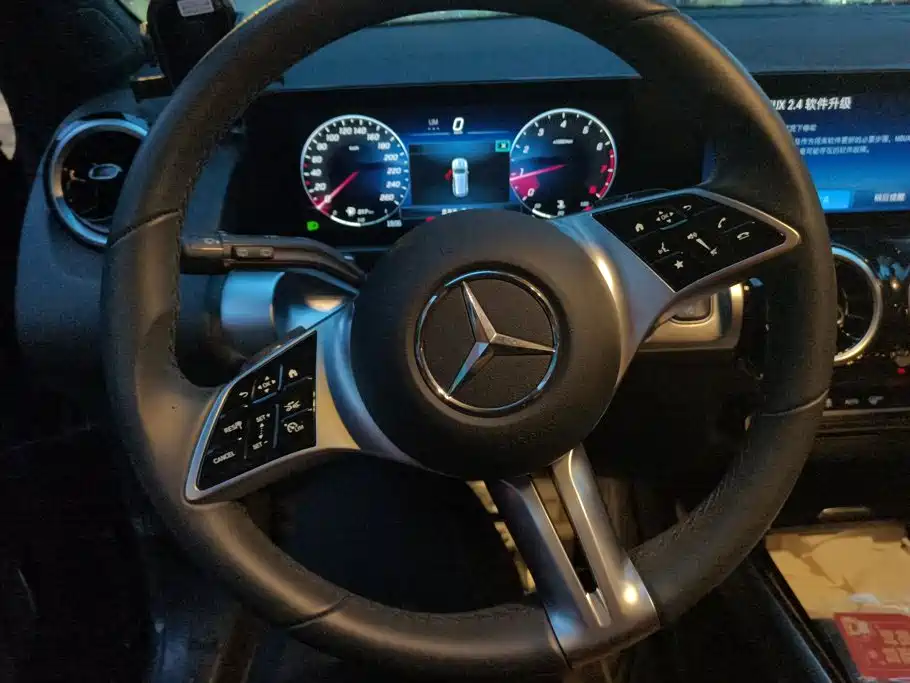 Mercedes-Benz GLB — миниатюра 15