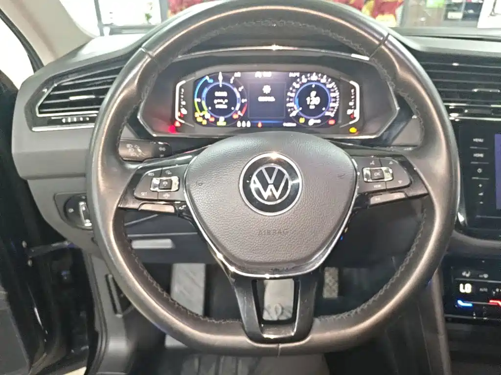 Volkswagen Tiguan L PHEV — миниатюра 11