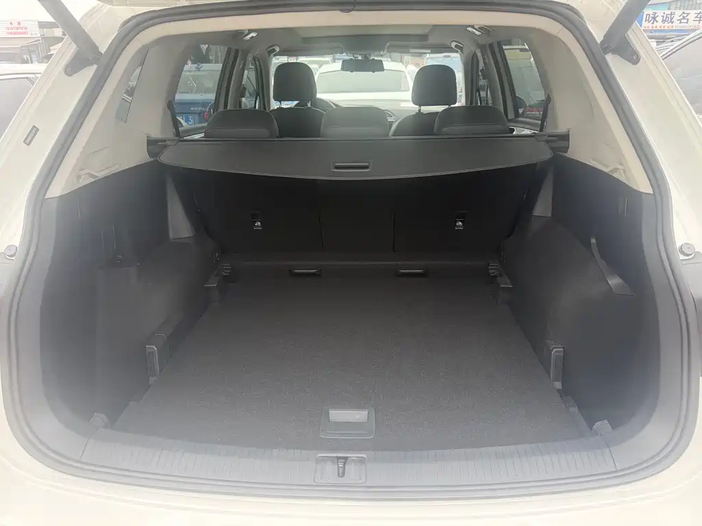 Volkswagen Tiguan L — миниатюра 9