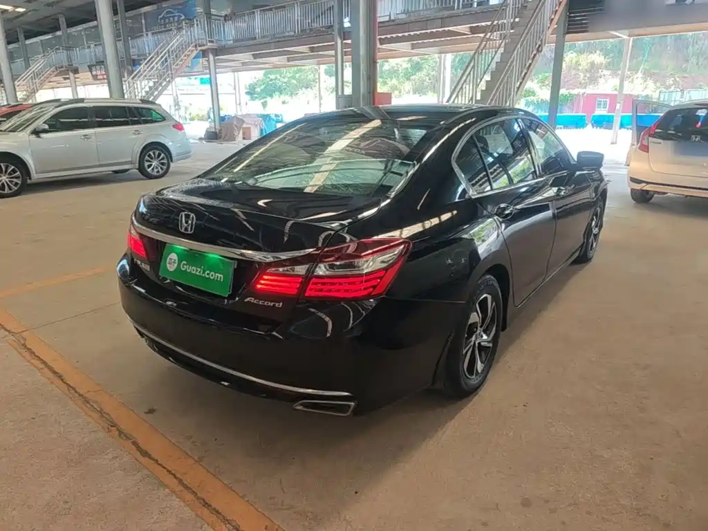 Honda Accord — миниатюра 7