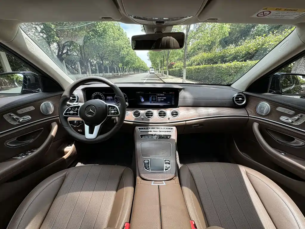 Mercedes-Benz E-Class — миниатюра 8