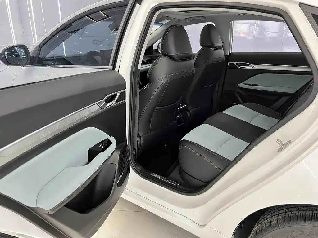 Geely Emgrand L — миниатюра 13