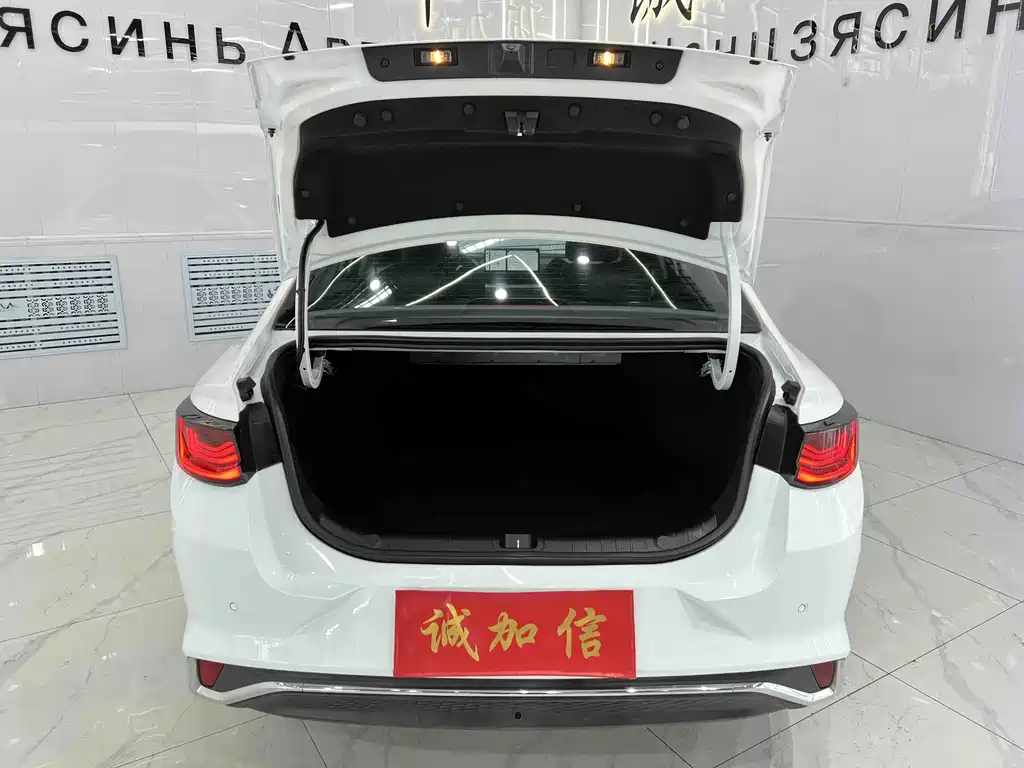 Geely Emgrand L — миниатюра 18