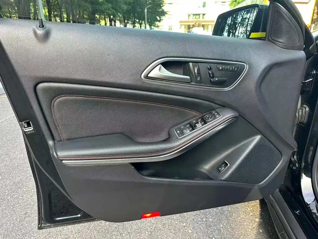 Mercedes-Benz GLA AMG — миниатюра 10