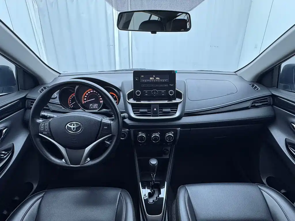 Toyota Yaris L — миниатюра 13