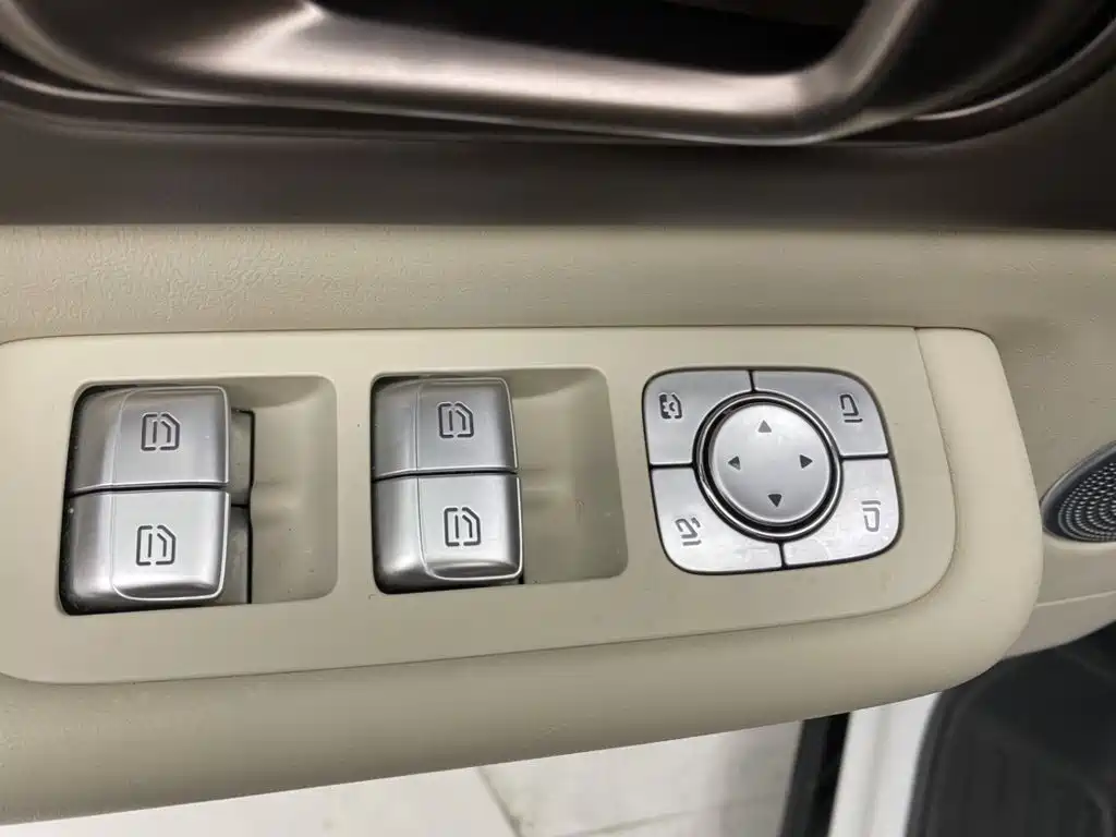 Li Auto Li MEGA — миниатюра 24