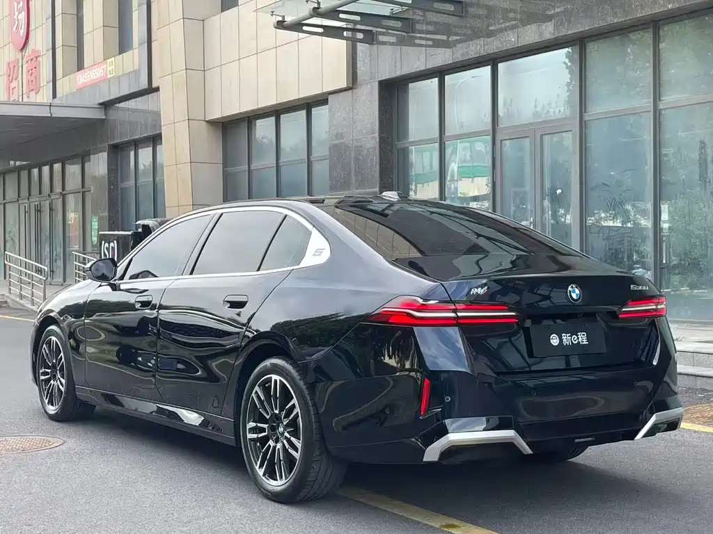 BMW 5 Series — миниатюра 6