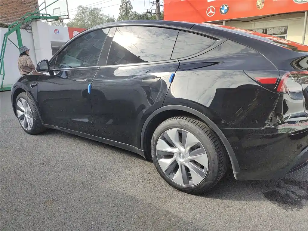 Tesla Model Y - фото 21