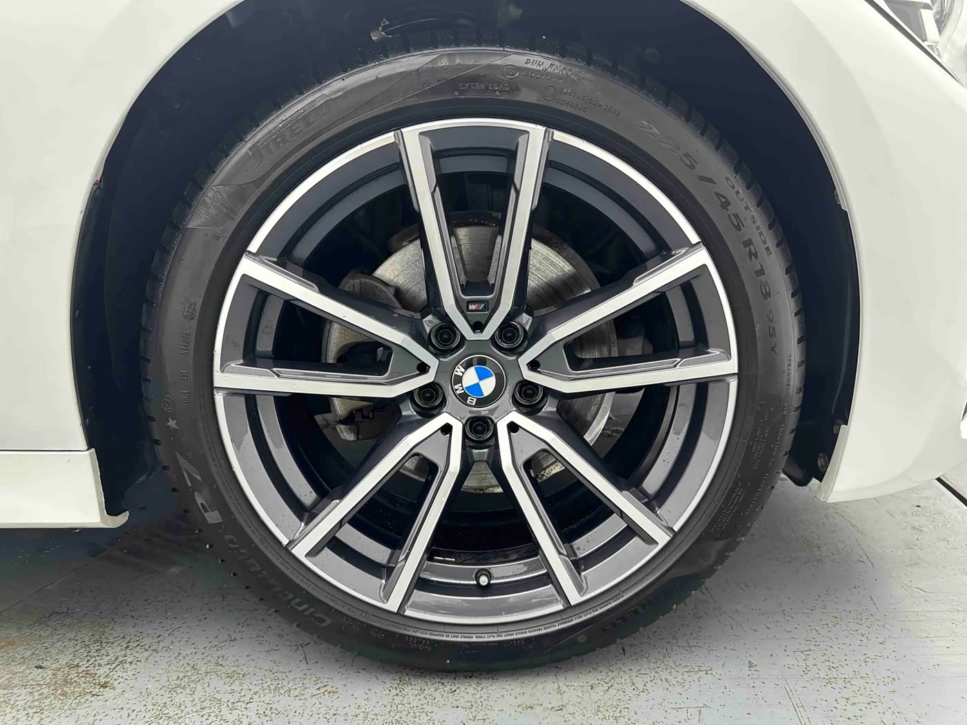 BMW 3 Series 2.0 л 2022 г. Белый, пробег 36000 км