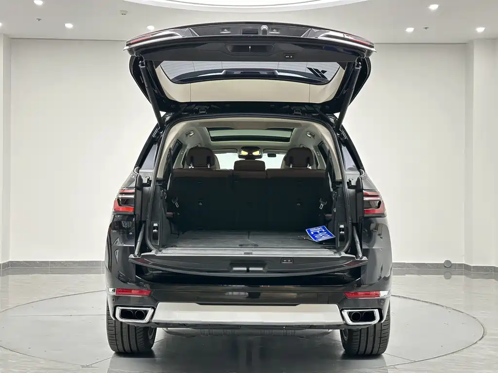 BMW X7 — миниатюра 28