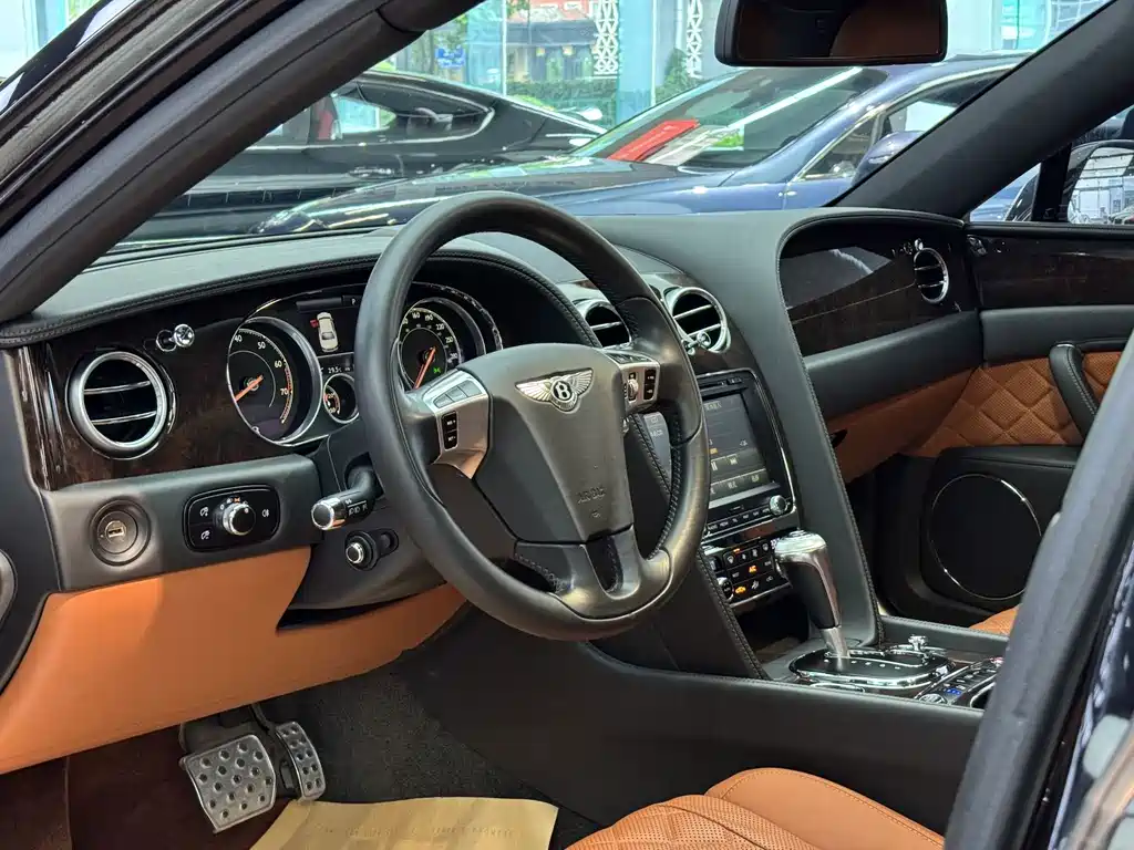 Bentley Flying Spur 4.0T V8 Standard Edition, фото 7