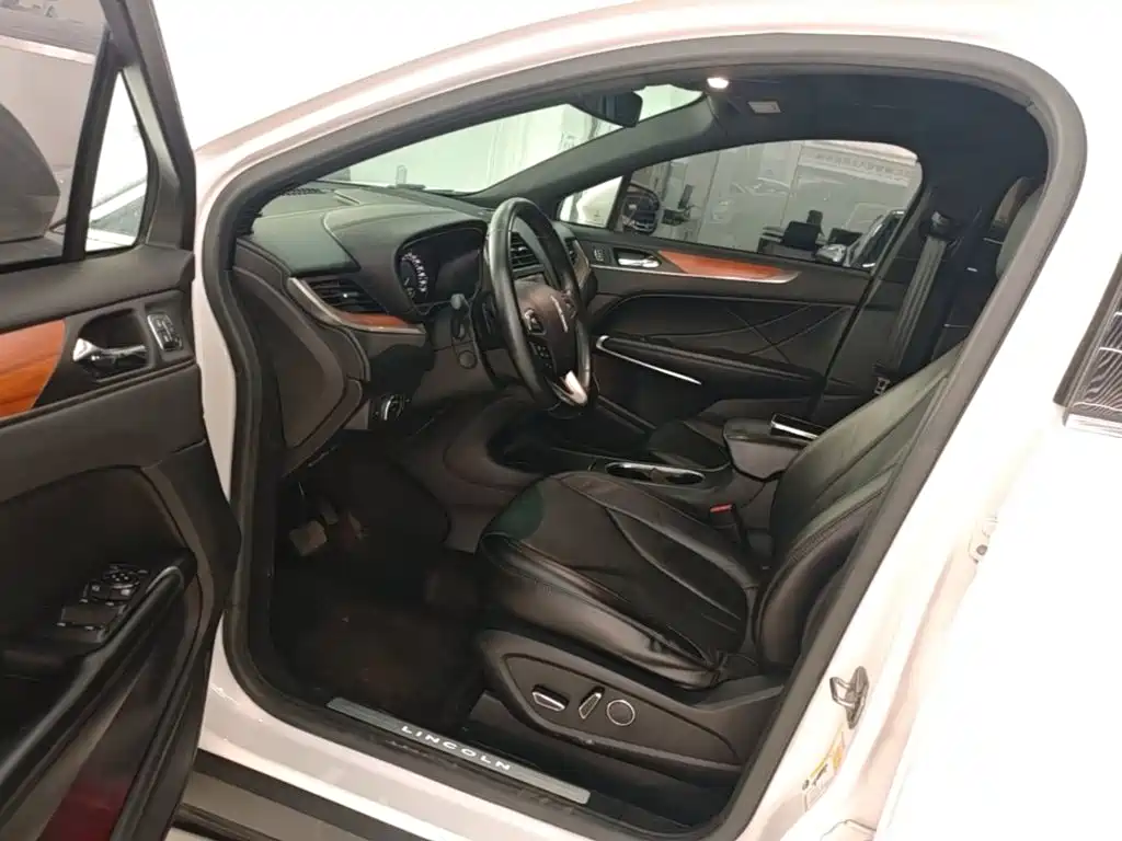 Lincoln MKC — миниатюра 16