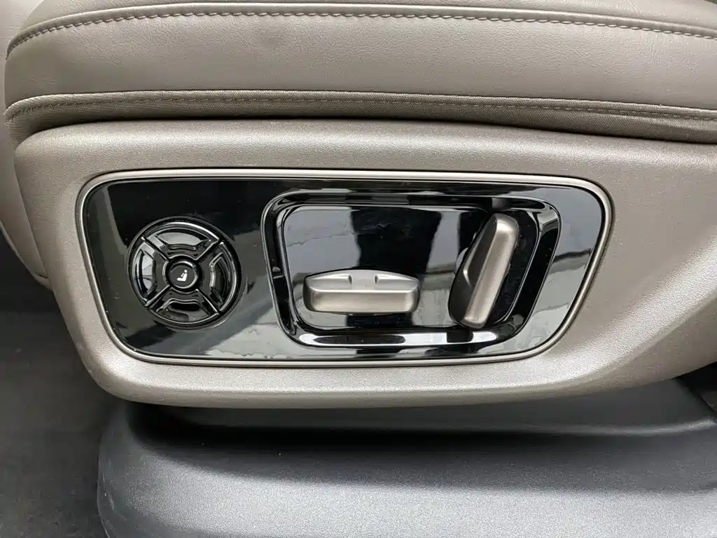 Li Auto Li MEGA — миниатюра 23