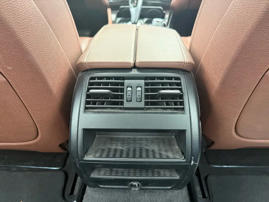 BMW 5 Series — миниатюра 15