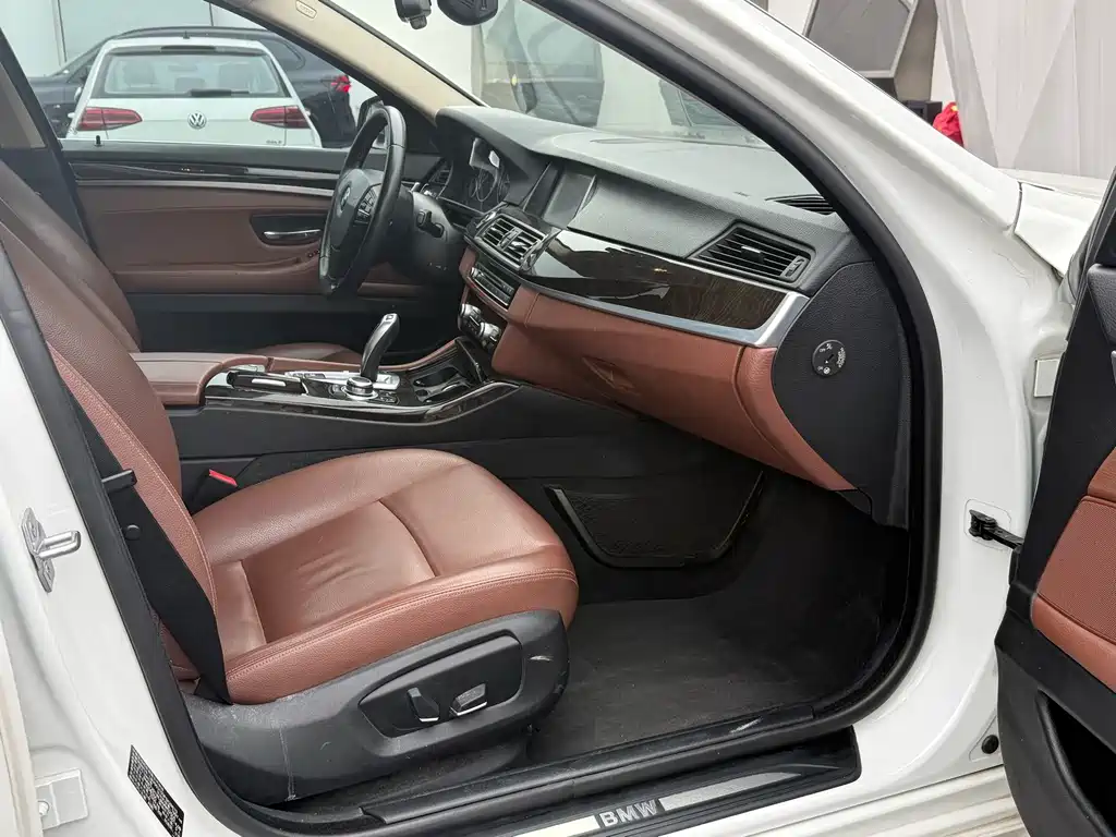 BMW 5 Series — миниатюра 18
