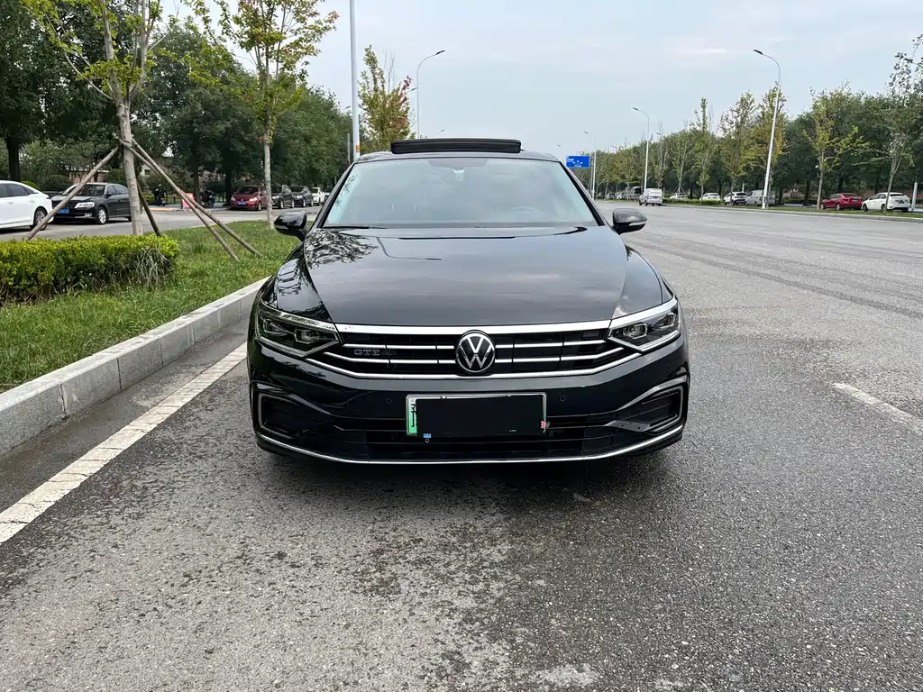Volkswagen Magotan PHEV — миниатюра 2