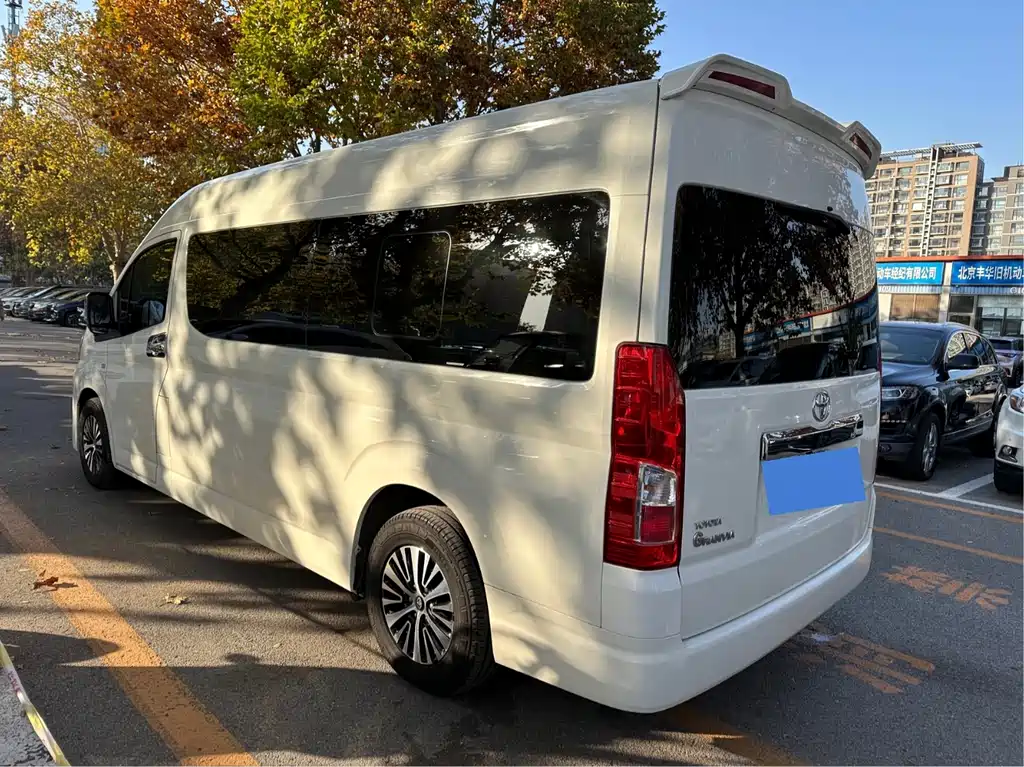 Toyota HiAce 2021 3.5L