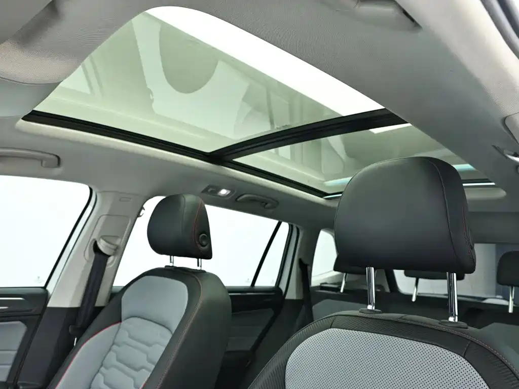 Volkswagen Tiguan L PHEV — миниатюра 13