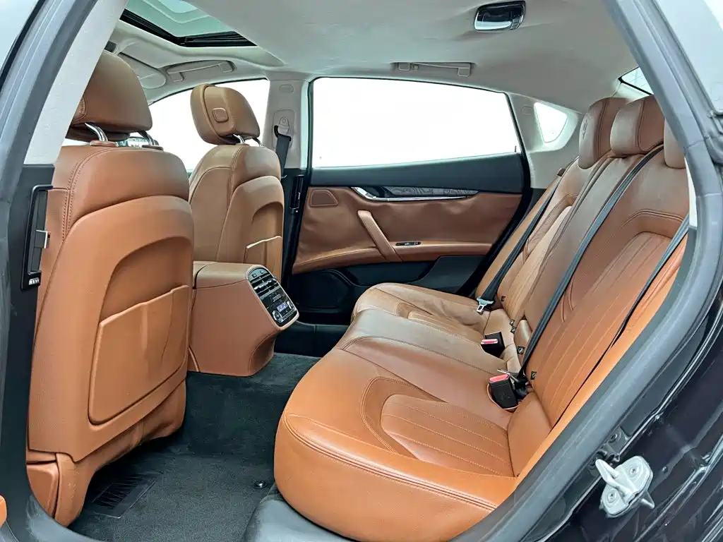 Maserati Quattroporte — миниатюра 17