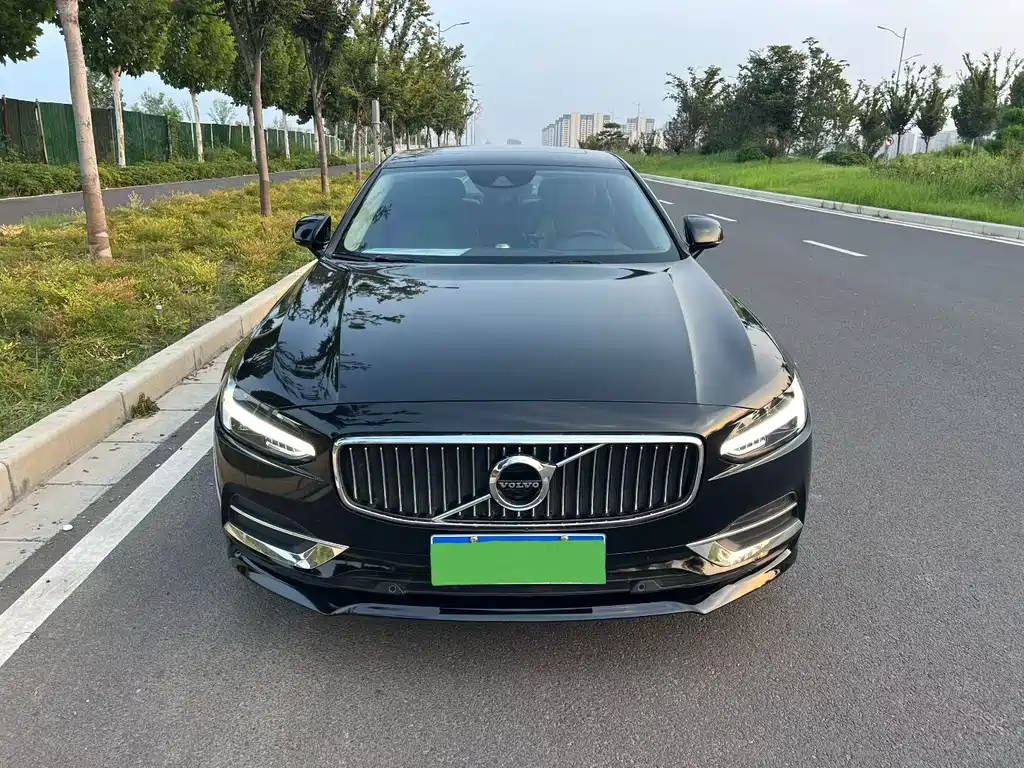 Volvo S90 — миниатюра 2