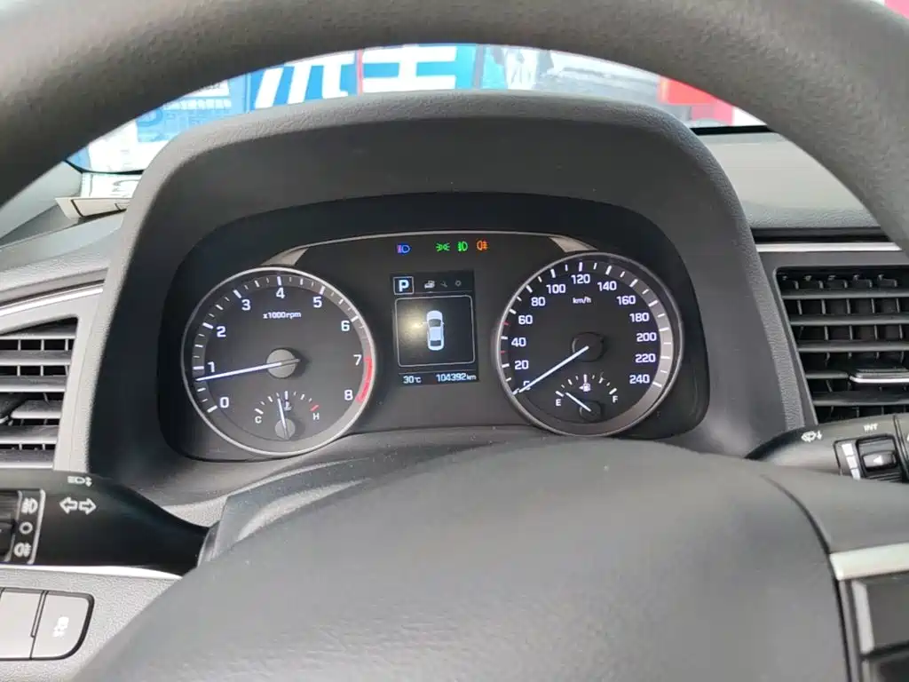Hyundai Elantra — миниатюра 12