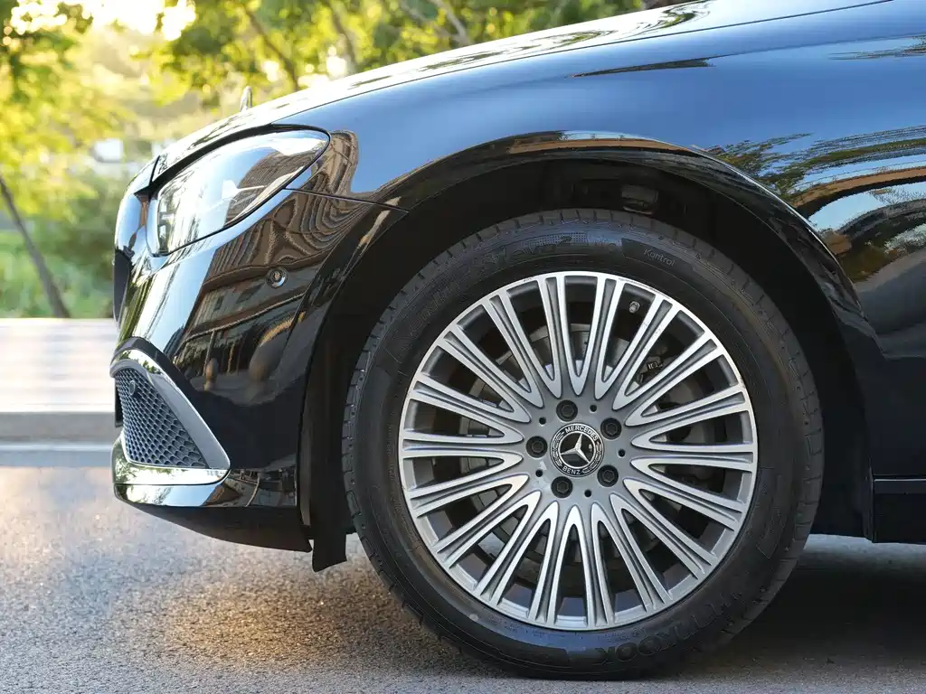 Mercedes-Benz E-Class — миниатюра 8