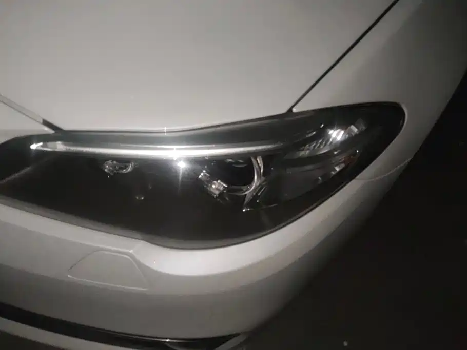 BMW 5 Series — миниатюра 5