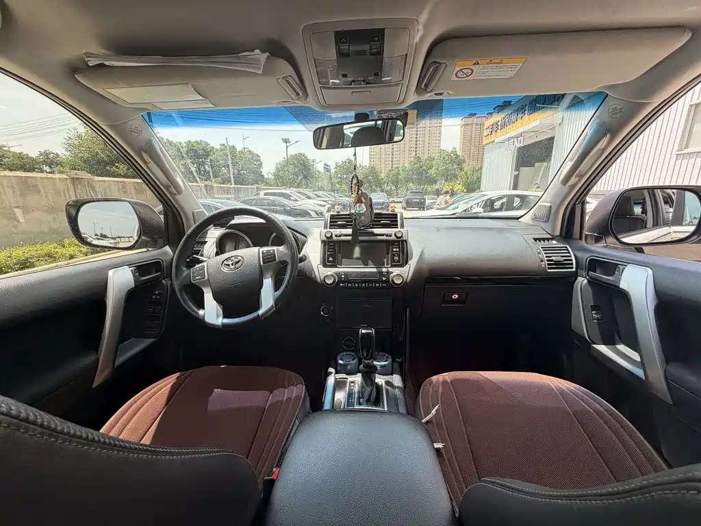 Toyota Land Cruiser Prado 2016 2.7L AT Luxury