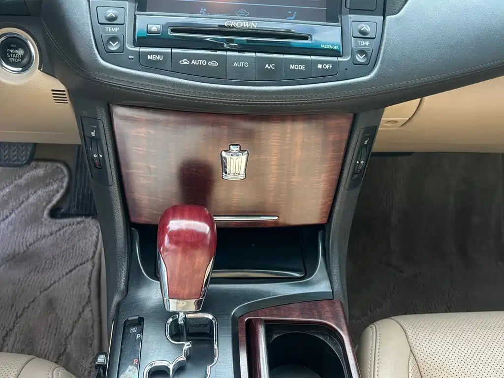 Toyota Crown 2011 2.5L Royal