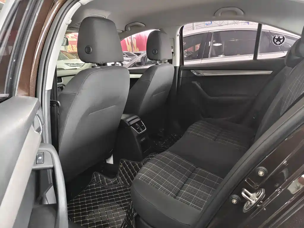 Skoda Octavia TSI230 DSG Comfort Edition, фото 6