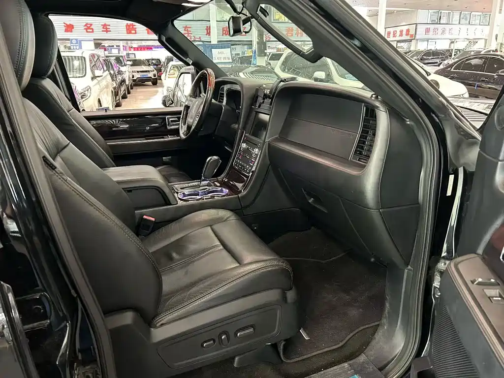Lincoln Navigator — миниатюра 5