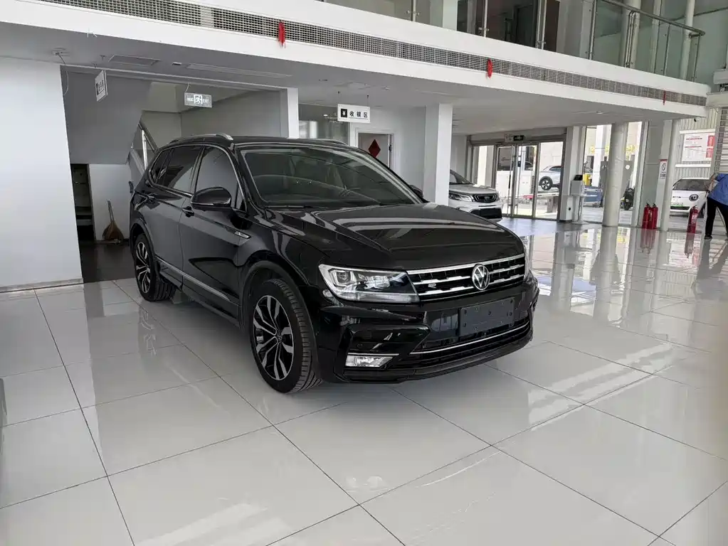 Volkswagen Tiguan L L 2021 330TSI AT R-Line