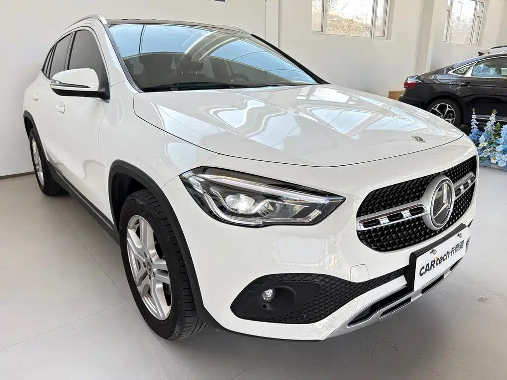 MERCEDES-BENZ GLA