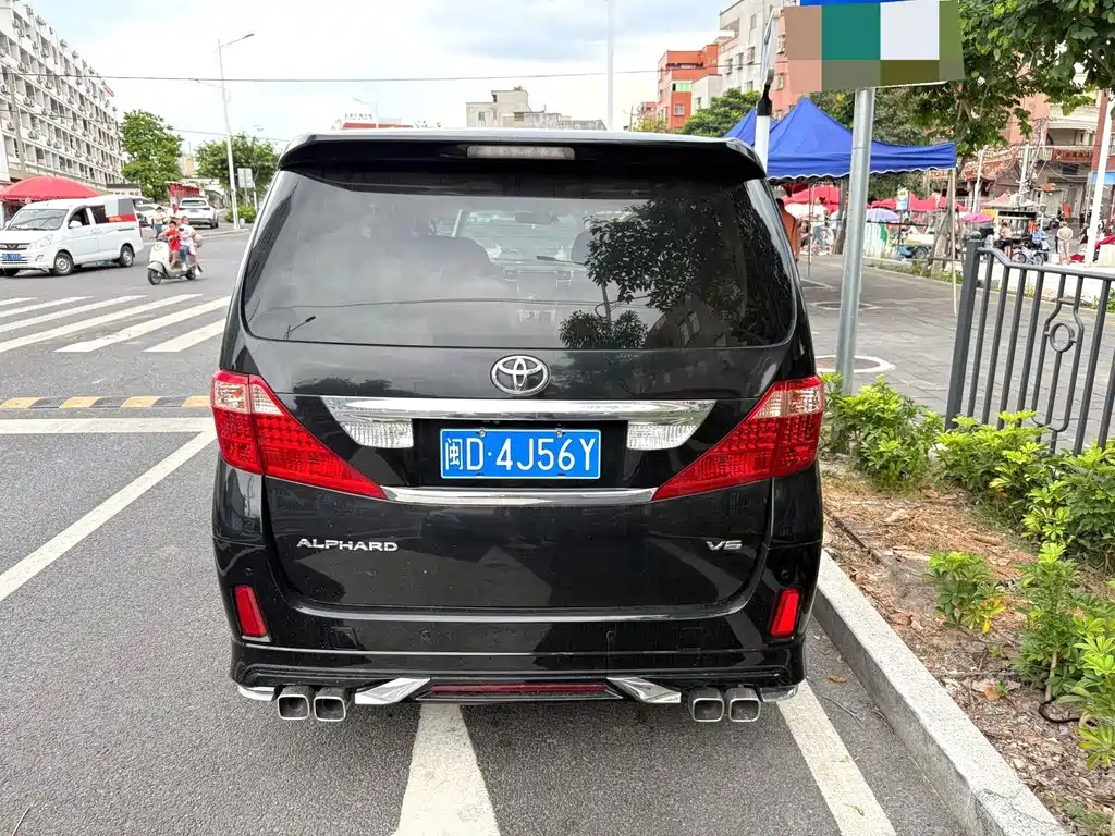 Toyota Alphard — миниатюра 4