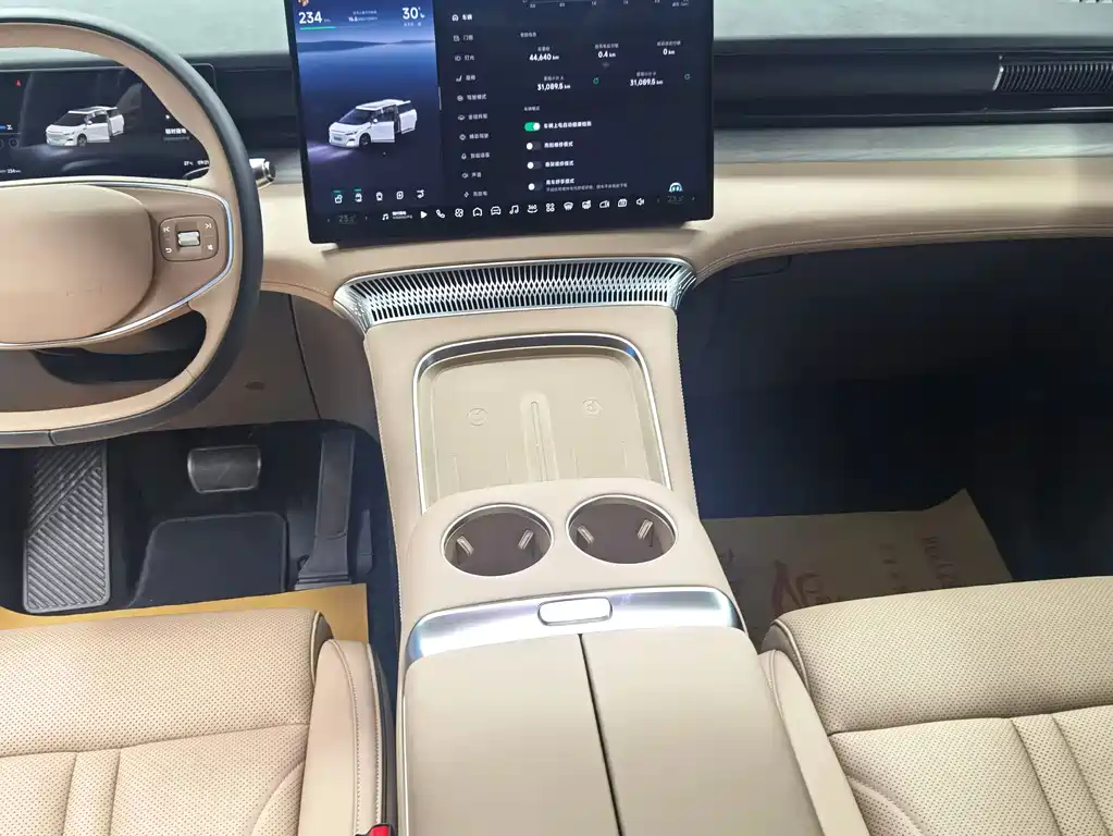XPeng X9 — миниатюра 13