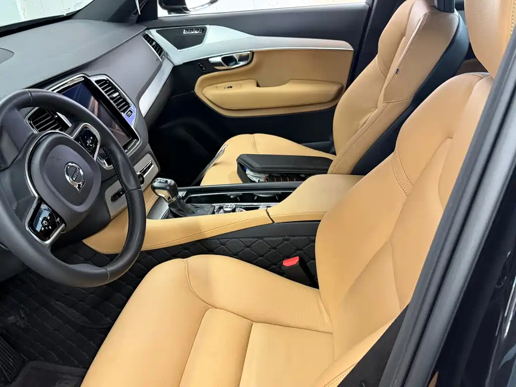 Volvo XC90 — миниатюра 9